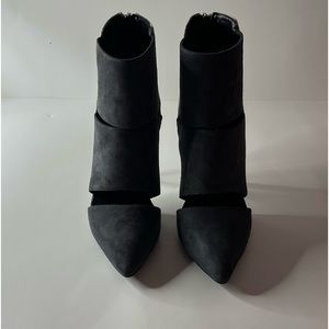 Steve Madden Tripplee grey bootie